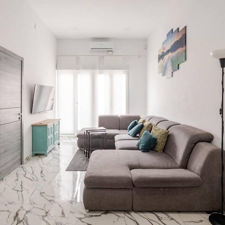Apartamento En Planta Baja Cerca De La Playa En Badalona Bagian luar foto